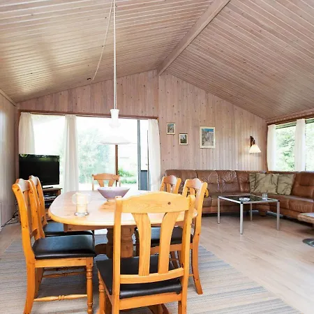 Nyaraló Two-bedroom Holiday In 16