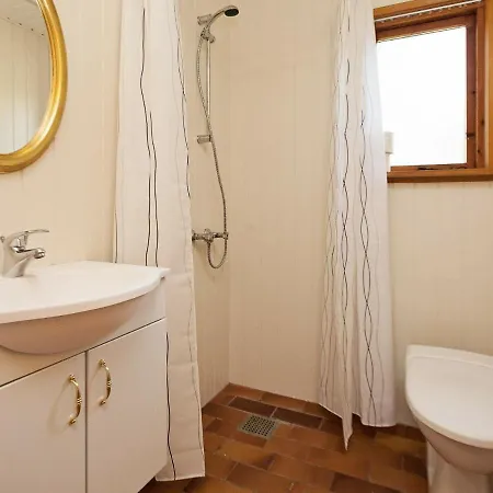 Two-bedroom Holiday In 16 *