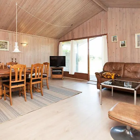 Two-bedroom Holiday In 16 Nyaraló *
